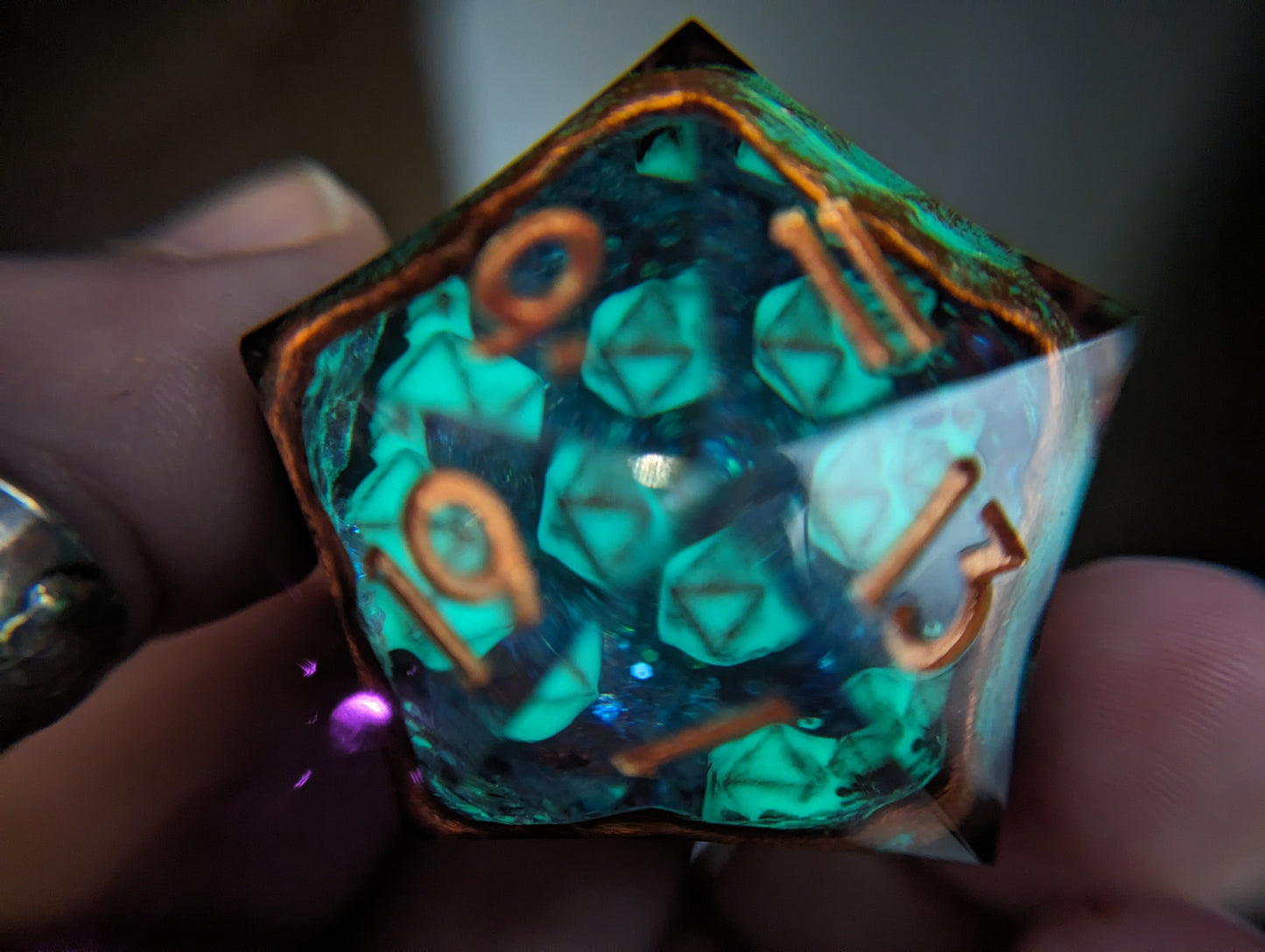 Dungeon Geode (Verdigris) - 40mm Chonk d20 Single Dice