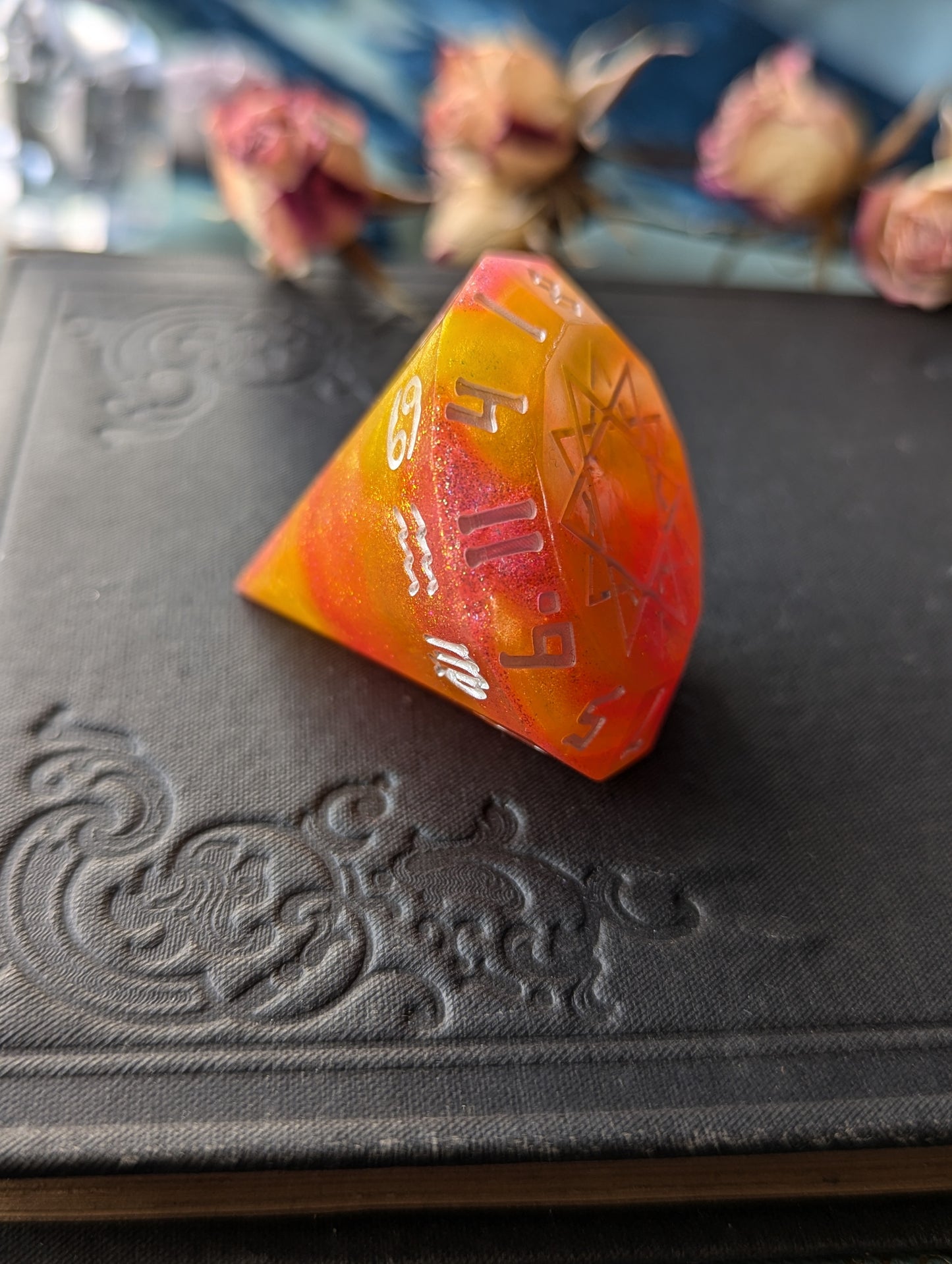 Marigold Spark - Zodiac d12 Single Dice