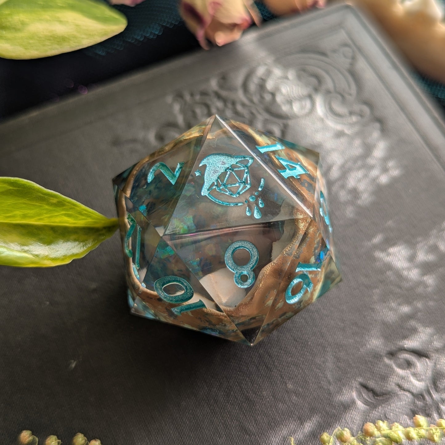 Dungeon Geode (Boulder Opal) - 40mm Chonk d20 Single Dice