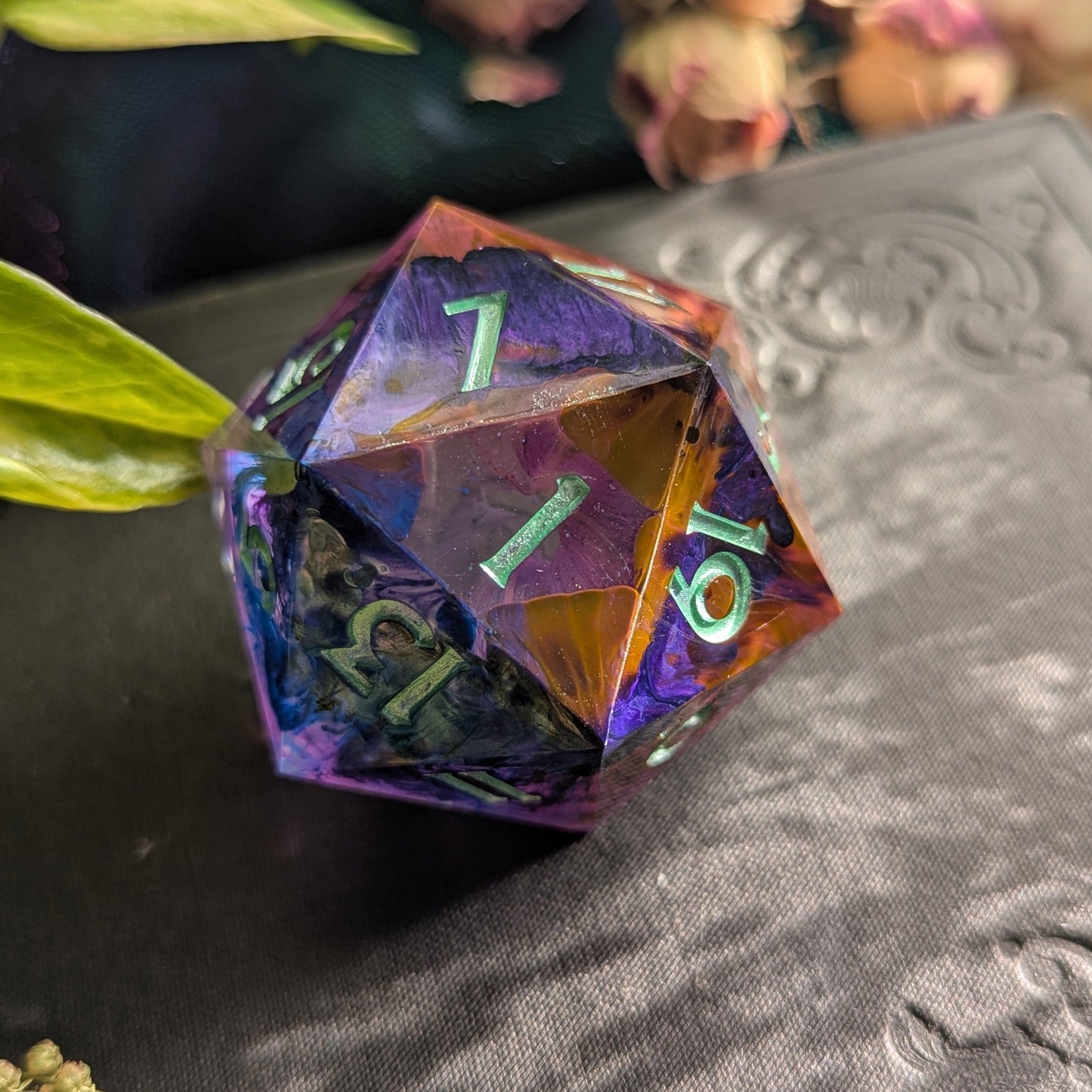 Duskwight - 40mm Chonk d20 Single Dice